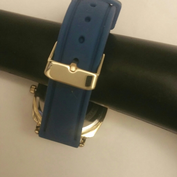 Watch: Blue & Gold Sophisticated Watch - Picture 3 of 6